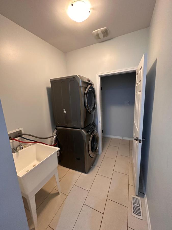 Cmoney Beautiful Home 2 Brampton Dış mekan fotoğraf